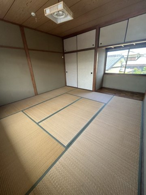 【和室】 | 八本町売家 | 2F8畳和室です。北と南側の2面採光です。