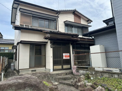 【外観】 | 八本町売家 | 和風の外観になります。雨戸や格子がしっかりついております。