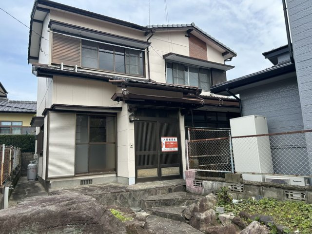 【外観】 | 八本町売家 | 和風の外観になります。雨戸や格子がしっかりついております。