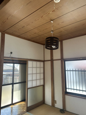 【その他】 | 八本町売家 | １F和室です。おしゃれな照明付きです。