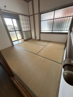 【和室】 | 八本町売家 | 4.5畳和室になります。2面採光で明るいです。