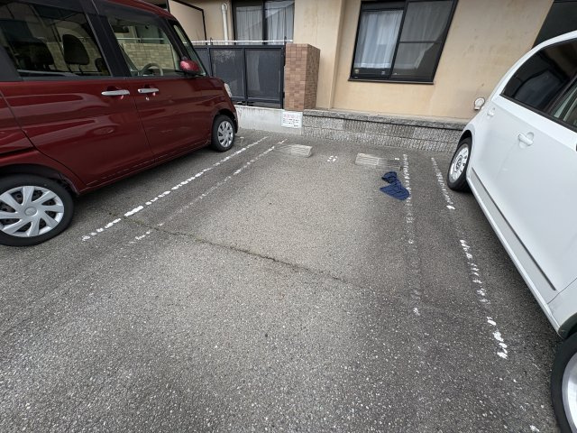 クレモナ山手の駐車場