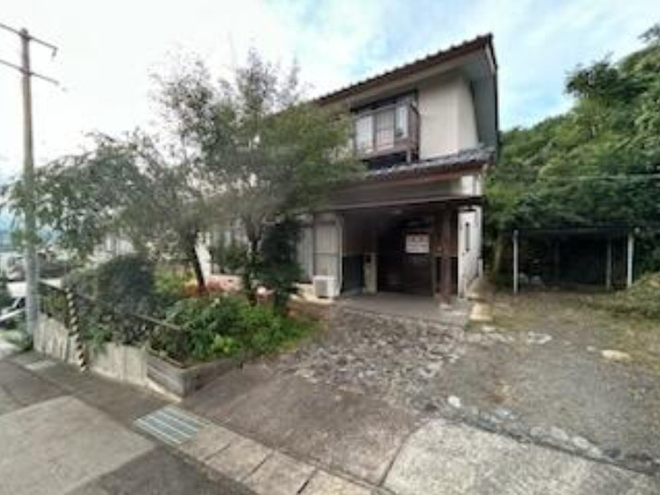 福島市 永井川字東山（南福島駅） 2階建 ７ＤＫの外観