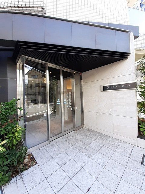 シュトラーレ　八日町のエントランス