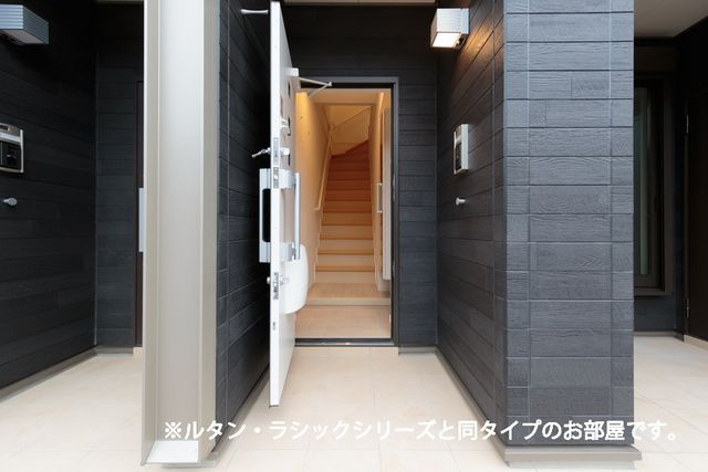ヒカルサ東京立川の玄関