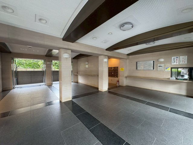 令和７年１０月リフォーム済み◆南向き３ＬＤＫ◆ＪＲ＆京阪２沿線利用可◆グラン・ドムール宇治木幡のエントランス|エントランス
