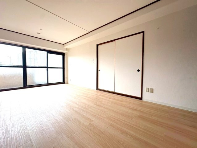 令和７年１０月リフォーム済み◆南向き３ＬＤＫ◆ＪＲ＆京阪２沿線利用可◆グラン・ドムール宇治木幡の居間・リビング|リビング
