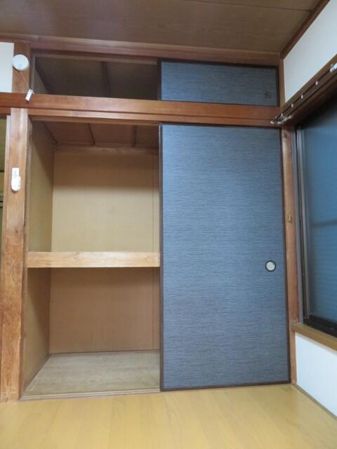 稲城市東長沼のアパートの収納