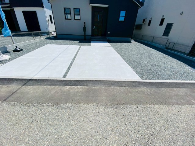 よかタウン／西区野中2丁目1期／2号棟の前面道路含む現地写真