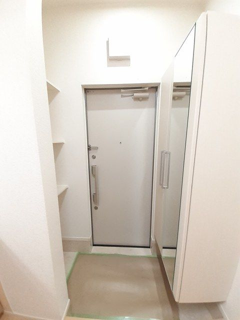 ラフィネ堀之内の玄関