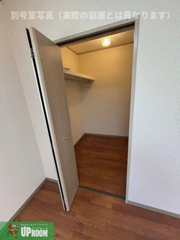 フロイデの洋室
