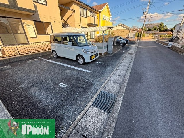フロイデの駐車場