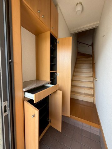 宗像市陵厳寺１丁目のアパートの玄関