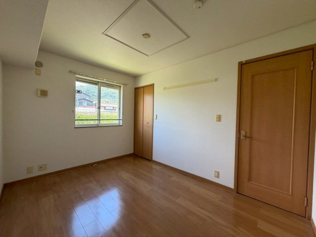 宗像市陵厳寺１丁目のアパートの居間・リビング