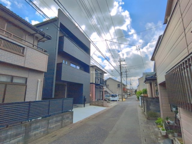 富士見市鶴瀬西３丁目の新築一戸建の前面道路含む現地写真|南西側約4.5ｍの前面道路