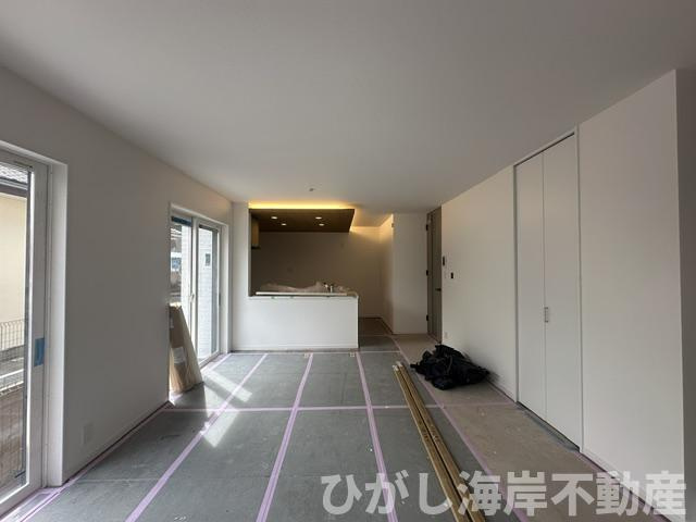 茅ヶ崎市南湖3丁目　新築戸建　全2棟の居間・リビング|6月5日撮影　建築中　19帖　LDK
