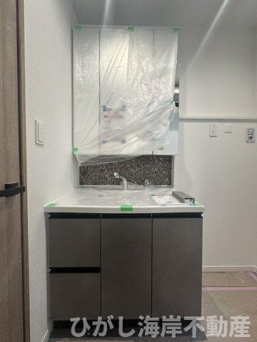 茅ヶ崎市南湖3丁目　新築戸建　全2棟の独立洗面台|6月5日撮影　建築中　三面鏡化粧台