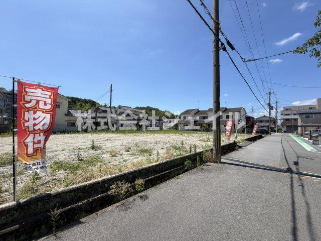 売土地　山口町名来　全６区画の前面道路含む現地写真