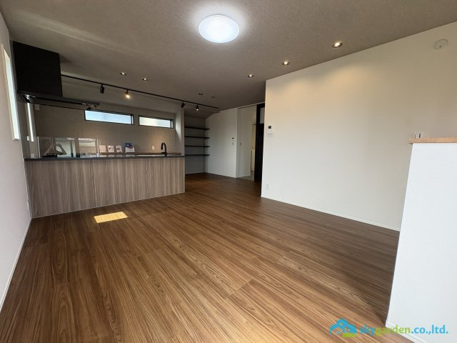藤沢市辻堂太平台　新築戸建　全1棟の居間・リビング