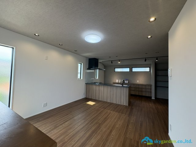 藤沢市辻堂太平台　新築戸建　全1棟の居間・リビング|おしゃれな居間です