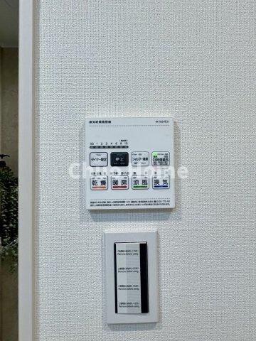 ダイナシティ雷門の内装|【浴室乾燥機】暖房・冷風・換気・乾燥が可能です。毎日を快適に過ごせるうれしい機能が揃っています。雨の日の洗濯物も安心です。