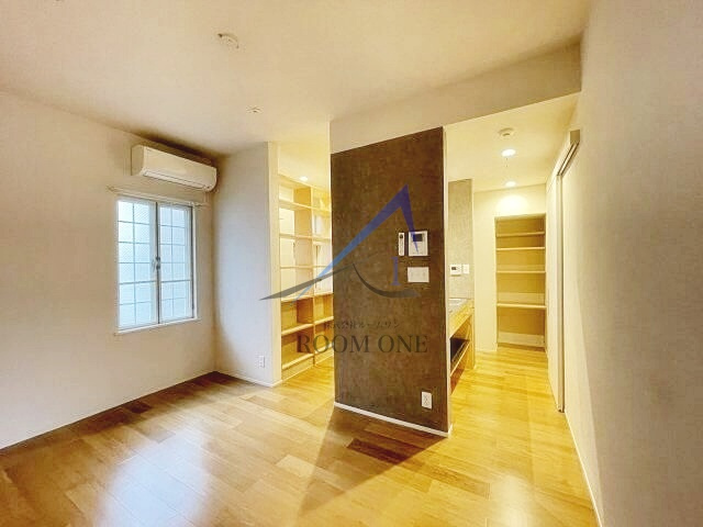 ＯＷＮ　ＡＰＡＲＴＭＥＮＴ　一之江の居間・リビング|洋室のお部屋です。