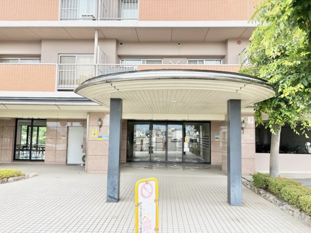 サンライズマンション岩出８のエントランス