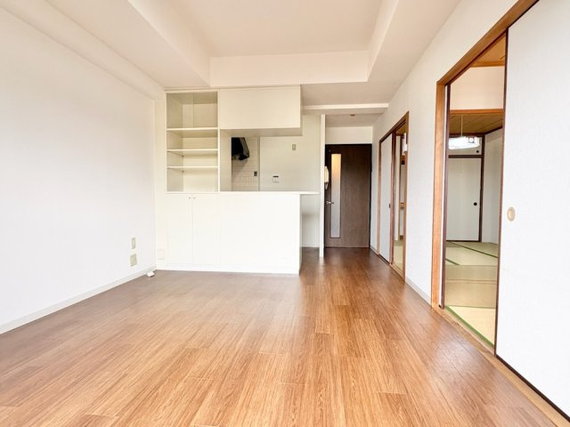 サンライズマンション岩出８の居間・リビング