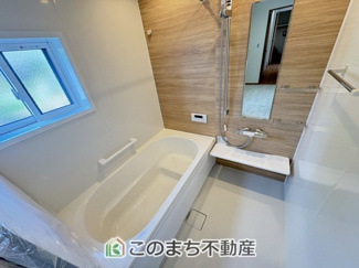 【浴室】 | ワイウッドコート栃木市大平町富田第1期　 | お風呂は足を延ばしてゆったり入浴できる広々1坪タイプ☆

ばして入浴できる広々とした1坪タイプのお風呂☆


