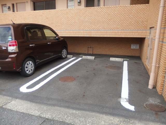 レジデンスボナールの駐車場