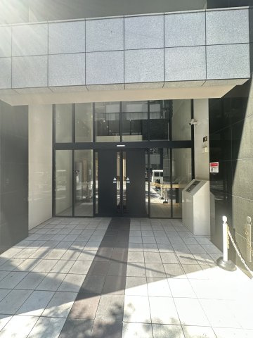 アーデンタワー本町イーストのエントランス