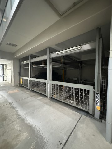 アーデンタワー本町イーストの駐車場