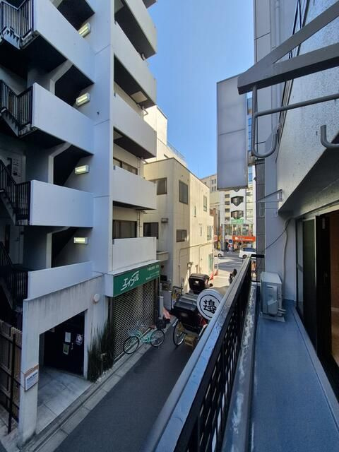 RAYビル浅草のバルコニー
