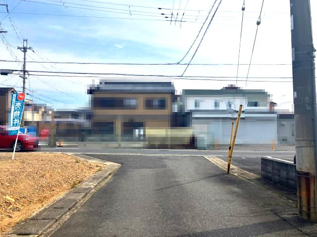 大津市唐崎1丁目52坪売地の前面道路含む現地写真