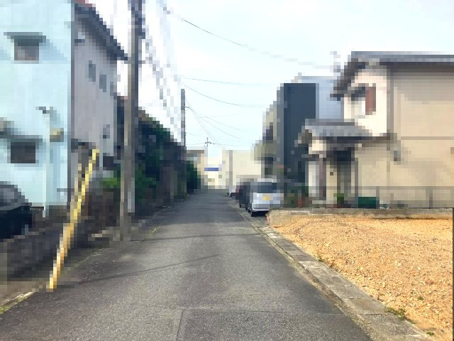 大津市唐崎1丁目52坪売地の前面道路含む現地写真
