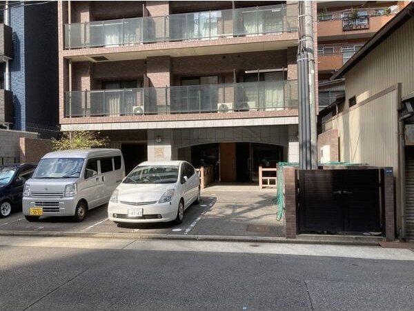 グランエターナ名古屋鶴舞の駐車場