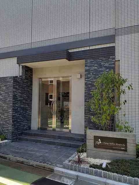シャン・ヴァロン明神町のエントランス
