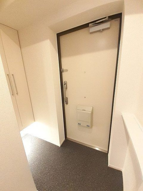 シャン・ヴァロン明神町の玄関