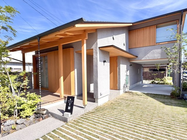 【中古戸建】前橋市上新田町の外観|■外観|シンプルで洗練されたデザインは住まう人の色に染まり、個性を映し出します♪本日見学可能(*＾＾*)