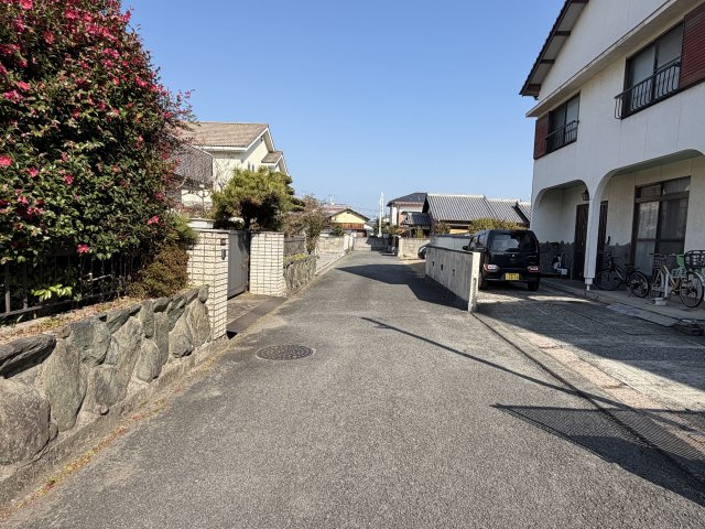 西条市喜多川375-4　売土地の前面道路含む現地写真