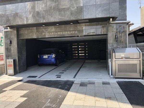 アールズタワー瑞穂運動場西駅前の駐車場