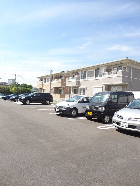 ラフィナートEの駐車場