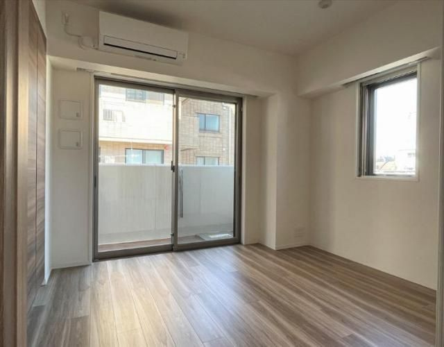 メゾンカルム市谷仲之町の居間・リビング