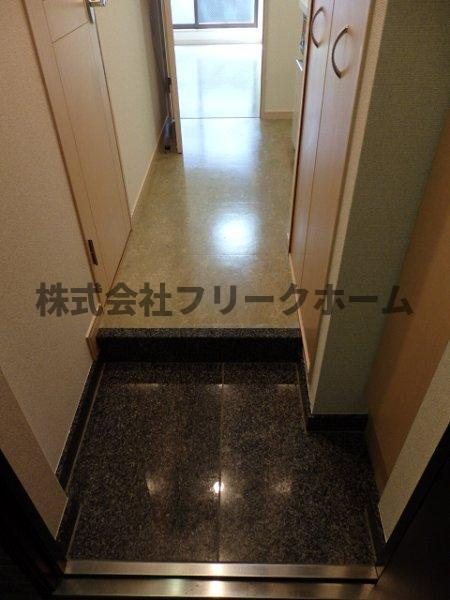 武蔵野市吉祥寺南町４丁目の賃貸マンションの玄関
