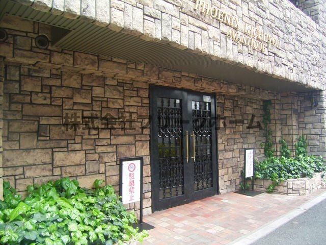 武蔵野市吉祥寺南町４丁目の賃貸マンションのエントランス