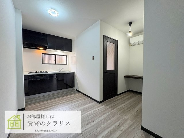 西七条名倉町36リノベ貸家の居間・リビング