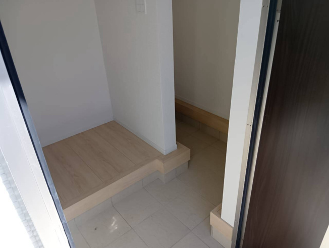 【玄関】 | 沼津市三枚橋第1 新築建売分譲住宅 土地＋建物 TW06204 | 沼津市三枚橋　1号棟　玄関収納　※令和8年10月1日撮影