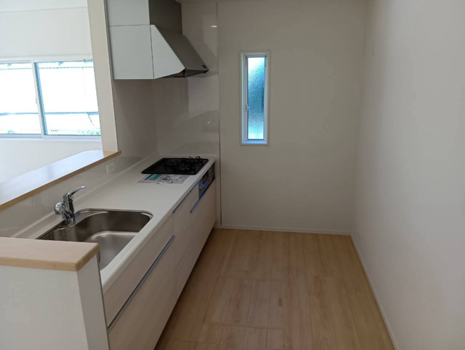 【キッチン】 | 沼津市三枚橋第1 新築建売分譲住宅 土地＋建物 TW06204 | 沼津市三枚橋　1号棟　キッチン　※令和8年10月1日撮影