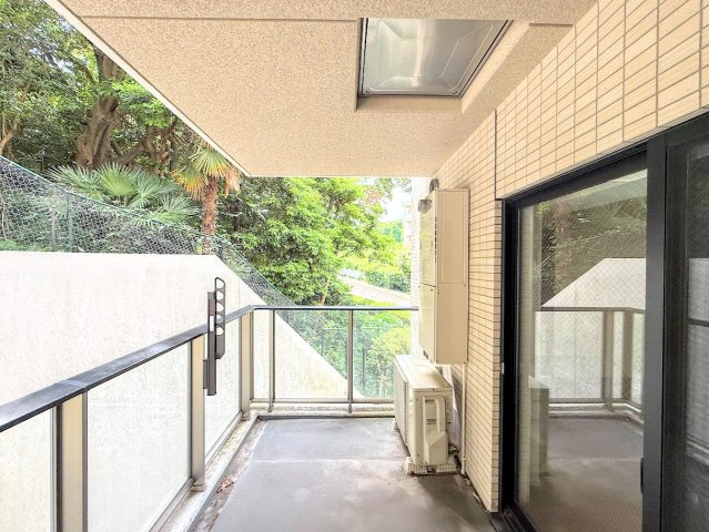 プレシス横濱山手パークフロントのバルコニー|◆日当たり良好なバルコニー！毎日のお洗濯にも嬉しいですね！