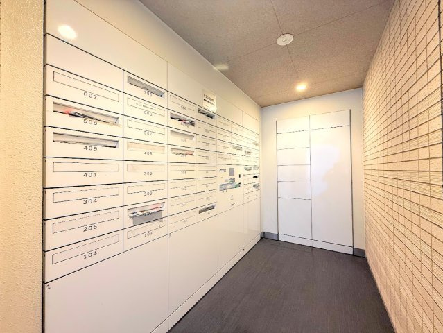プレシス横濱山手パークフロントの設備|◆宅配ボックスがあれば、外出中はもちろん在宅中でも手が離せないときなどにお荷物の配達が完了。